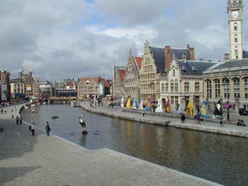 Helmut Lotti wohnt in Gent.